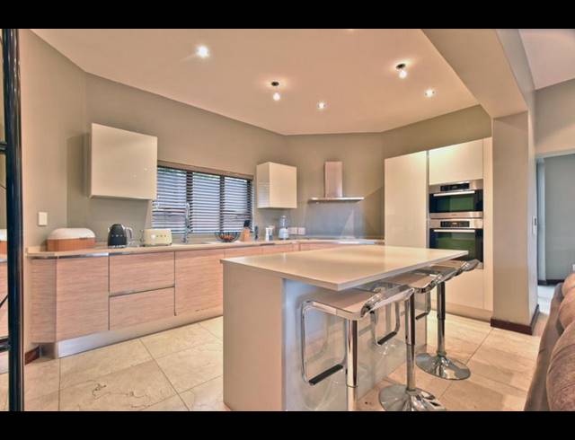 5 BEDROOM HOUSE FOR SALE IN BRYANSTON